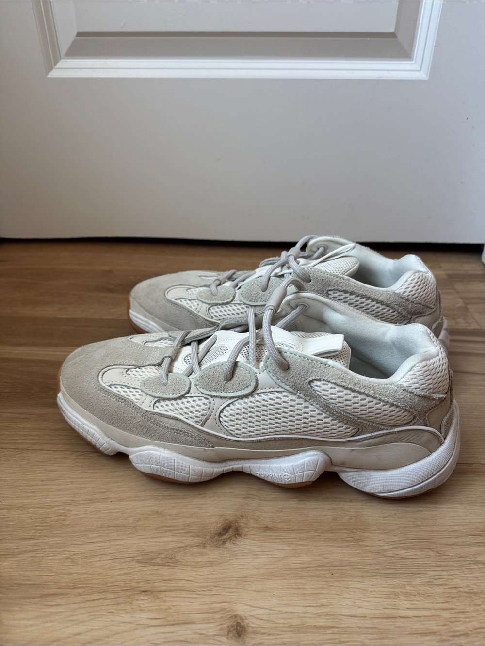 adidas Yeezy 500
Stone Taupe